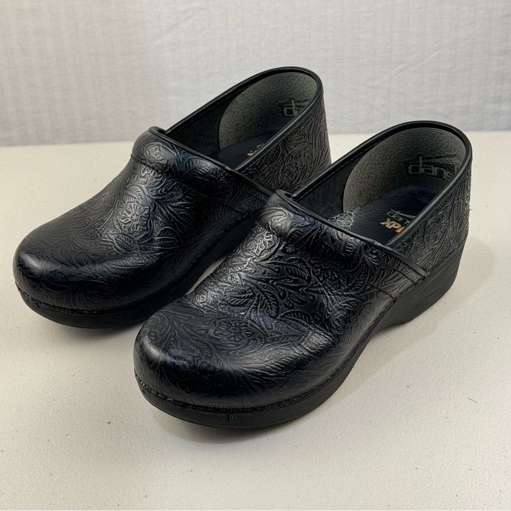 Dansko XP 2.0 Black Floral Leather Professional Clog Women’s Size 9-9.5 EUR 40